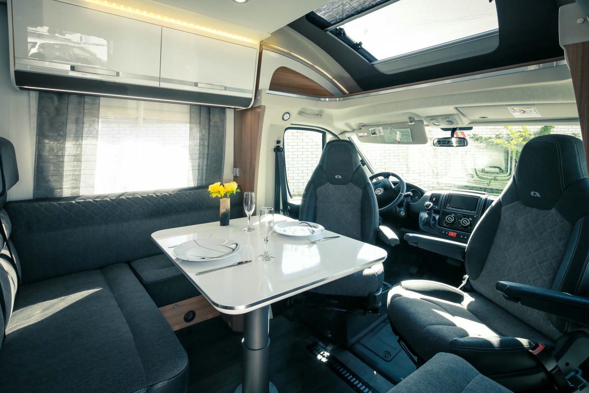 Adria Matrix Motorhome, Luxus Camper, Anywhere Campers Europa, Fahrersitze, Drehsitze, Swivel Seats